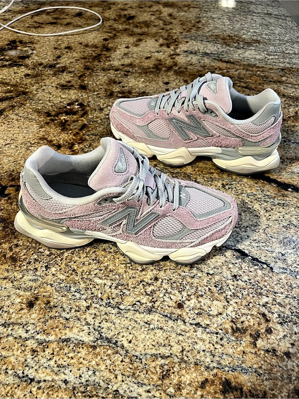 New Balance 9060 December Sky Pink Grey U9060HSP Men’s 7.5 / Women’s 9